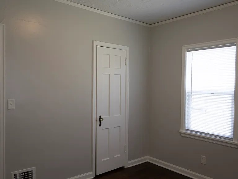 4406 Center St — Photo 10