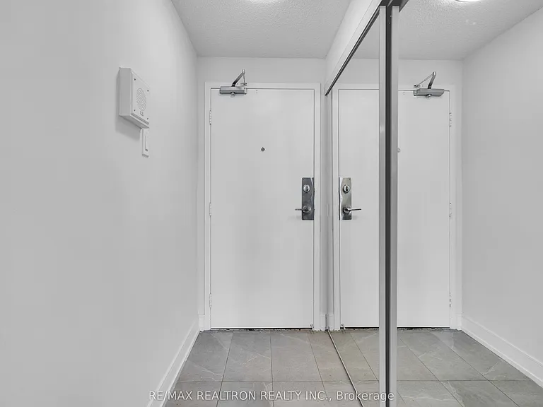 33 Isabella St #311 — Photo 9