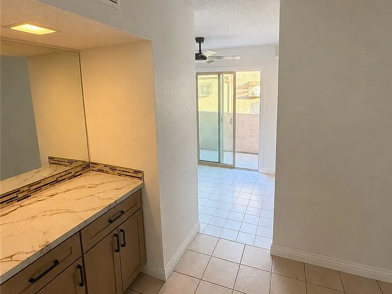2032 S Bon View Ave #B — Photo 7
