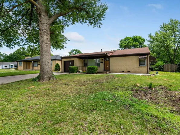 2208 S Fountain St, Wichita, KS 67218