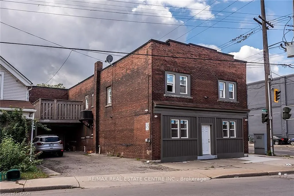 3 bed, $1,995 — Photo 1