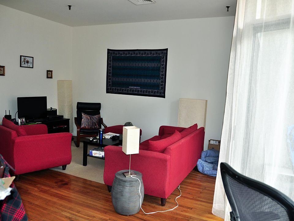 2nd image of 1311 Lombard St APT 306