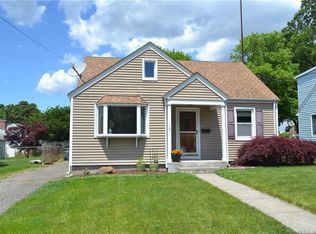 13 Holbrook St, Milford, CT 06460