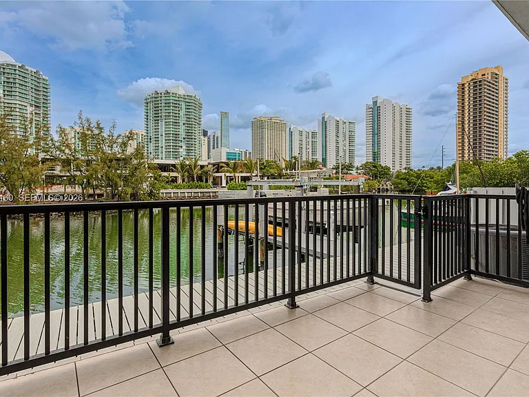 231 Poinciana Dr #401 — Photo 16
