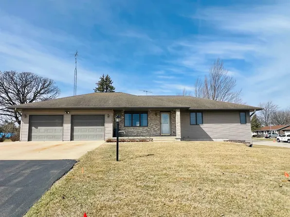 305 Shippee Rd, Lena, IL 61048