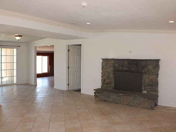 3rd image of 8461 Eucalyptus Ave