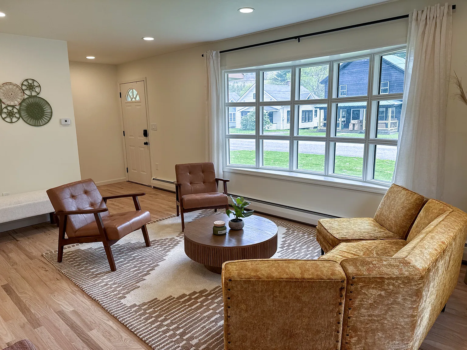 4 bed, 2000 sqft, $2,085 — Photo 4
