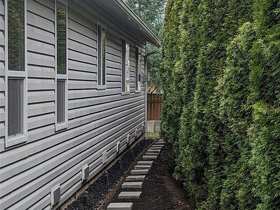 5th image of 4914 61st Drive NE