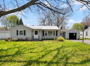 67 Meadowdale Dr, Rochester, NY 14624