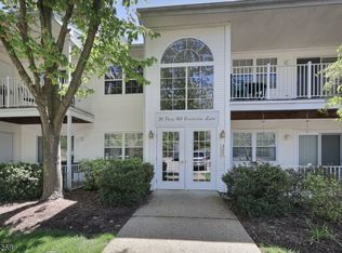 35 Crestview Ln, Mount Arlington, NJ 07856