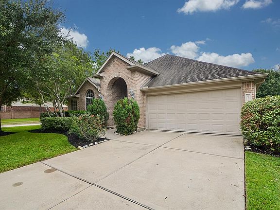 3rd image of 26503 Abbey Springs Ln