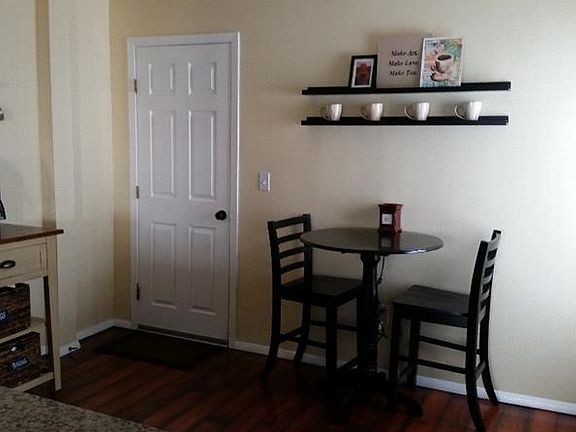 4th image of 727 Sunset Cir