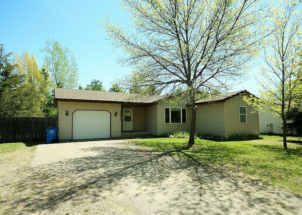 1st image of 23527 Degardner Cir NW