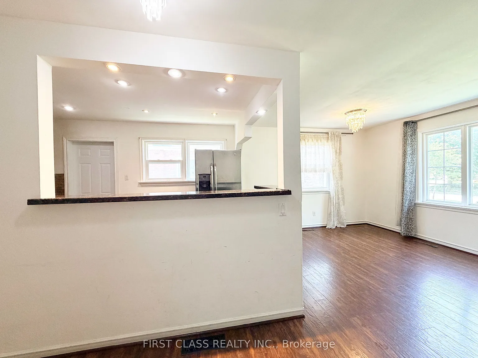 4 bed, $2,900 — Photo 3