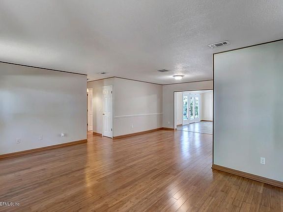 3rd image of 605 Alhambra Ln N