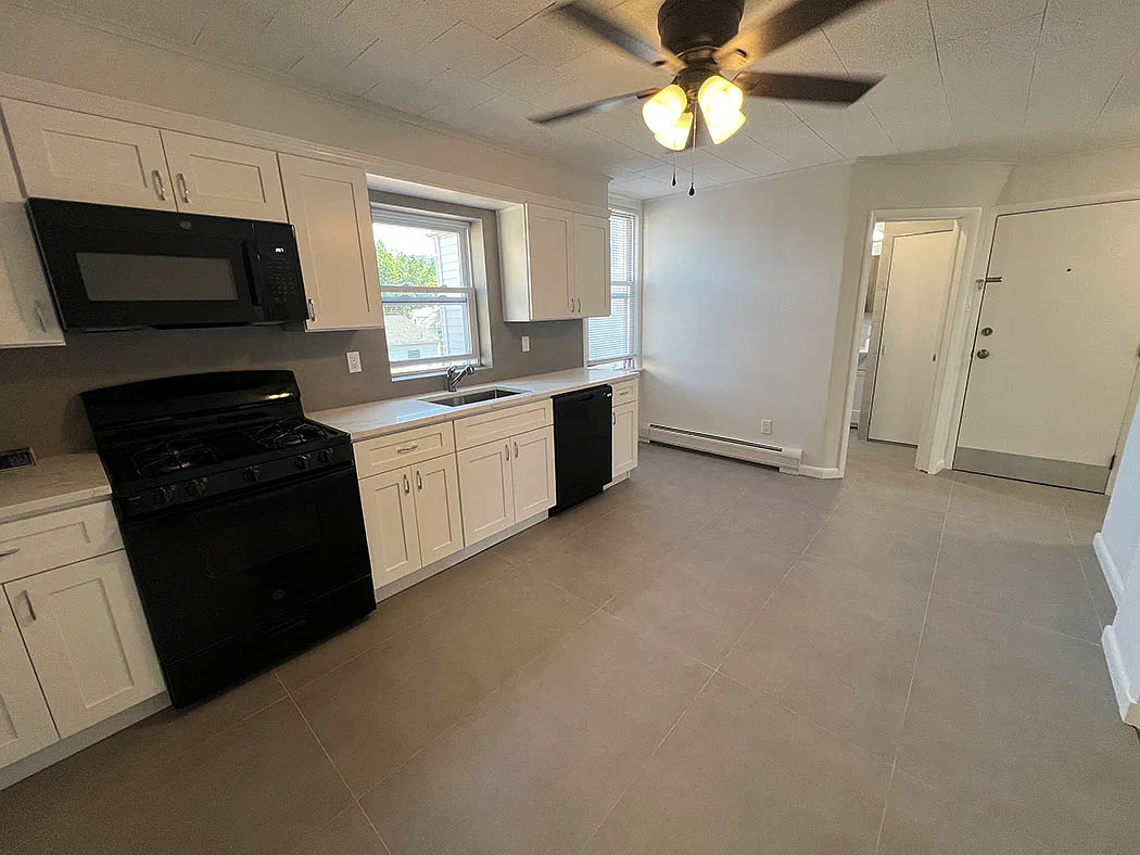 2 bed, 800 sqft, $2,100 — Photo 4