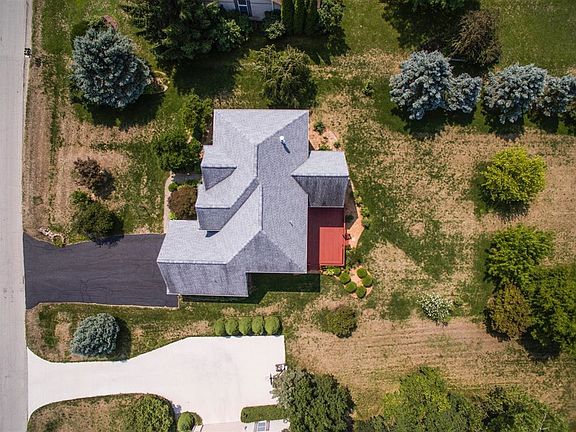 3rd image of 5730 Lakeshore Dr