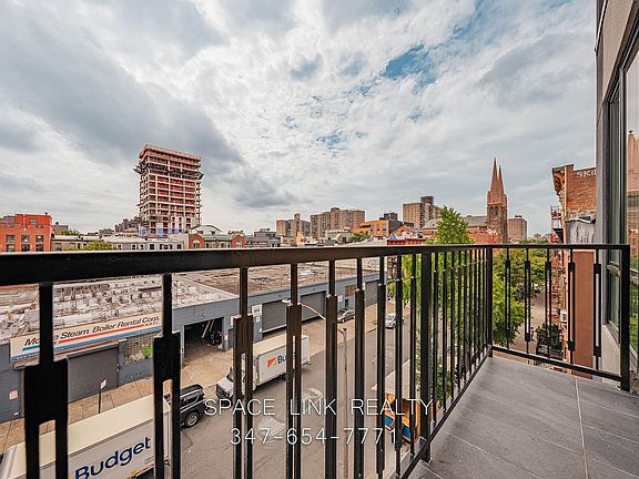 2nd image of 177 Montrose Ave APT 3R