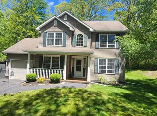1729 Hemlock Dr, Scotrun, PA 18355
