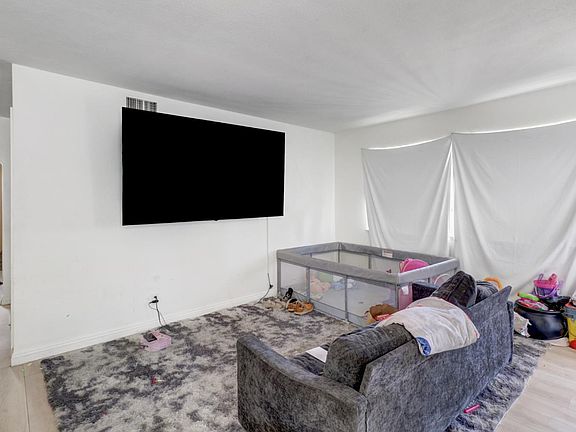 5th image of 7384 Franklin Blvd APT 4