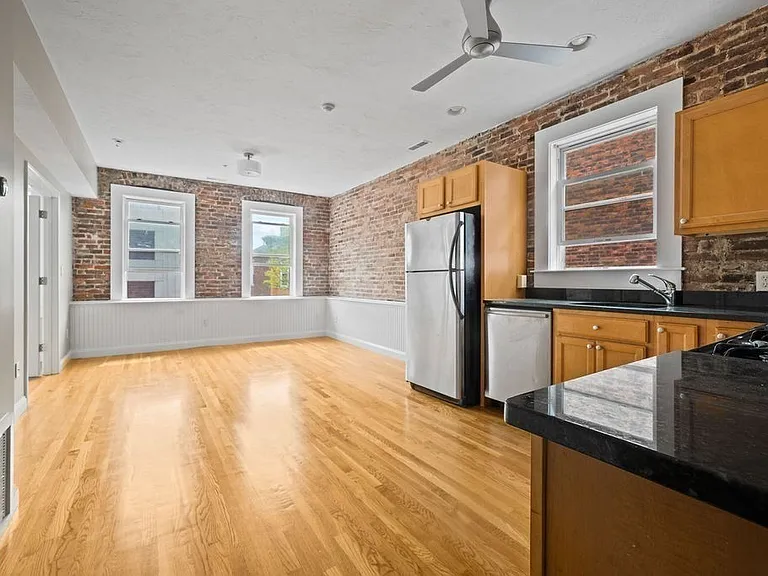 172 Cottage St #5 — Photo 2
