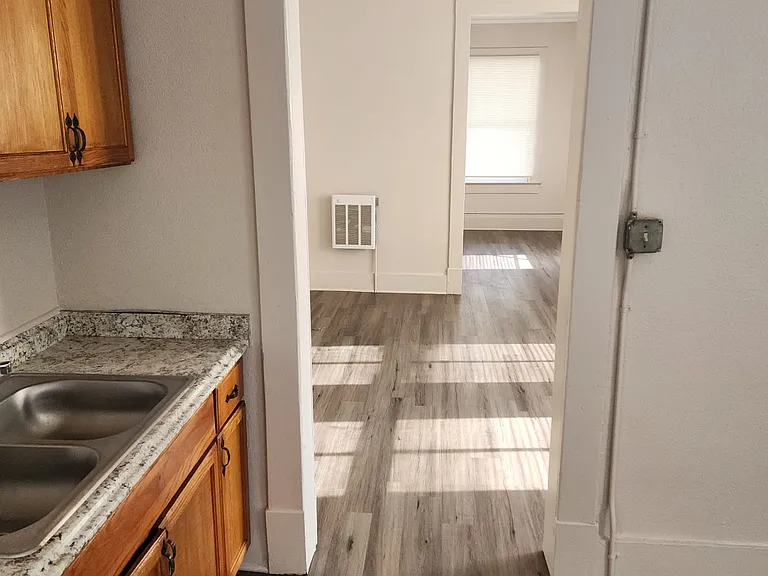 666 W Robinson St — Photo 6