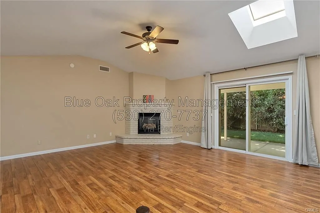 3 bed, 2.0 bath, 1784 sqft, $2,500 — Photo 3