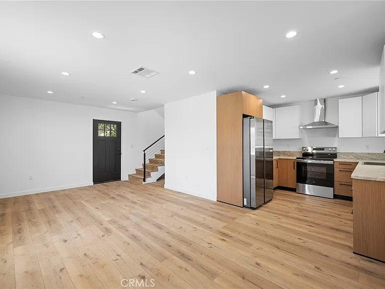 17805 Ludlow St — Photo 7