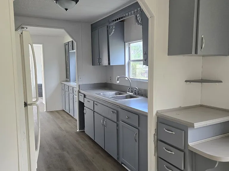 591 Maxanna Ave — Photo 6