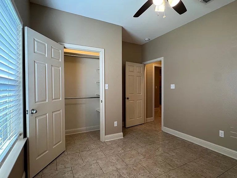 9100 Shadow Oak Dr — Photo 8