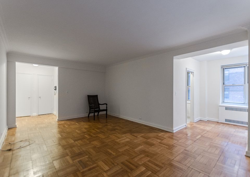 1st image of 218 Madison Ave Frnt 3