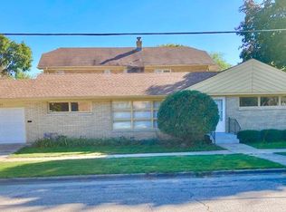 823 W Grove Ave, Waukegan, IL 60085