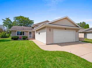 20 Chateau Ter, Oshkosh, WI 54901