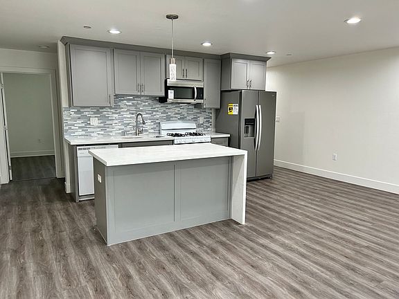 2nd image of 1029-1031 S Montebello Blvd #1033
