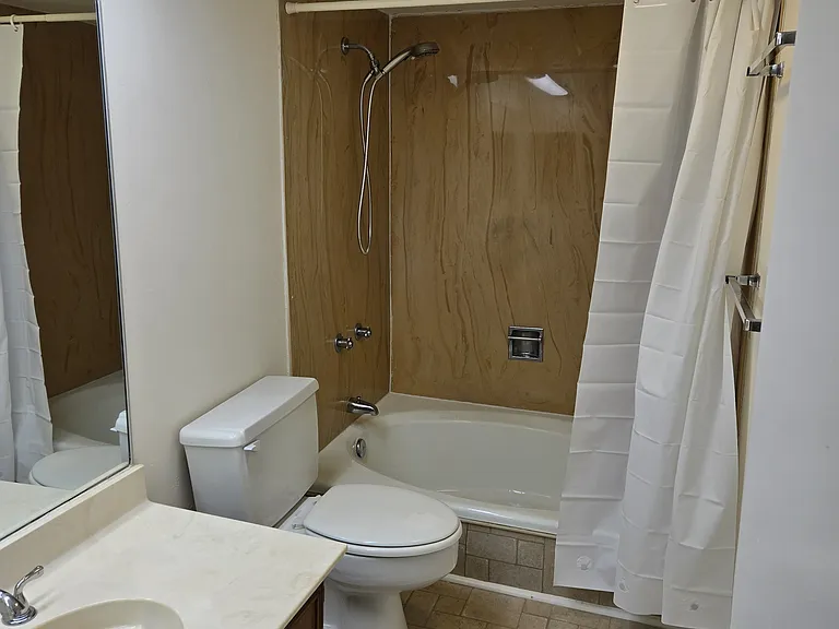 2041 Seacliff Dr N #2041 — Photo 4