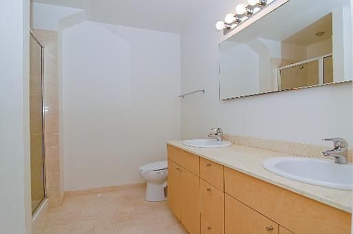 5th image of 653 N Kingsbury St APT 2301