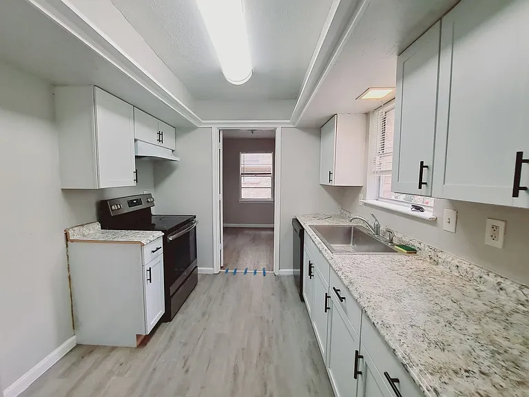 633 Rutgers Dr — Photo 7