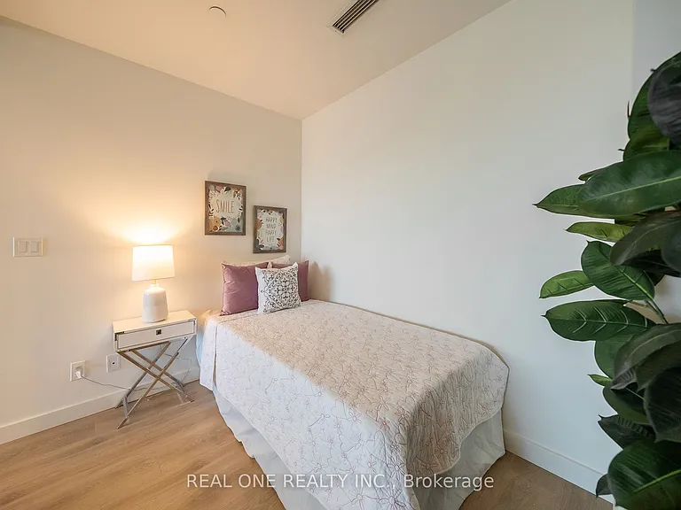25 McMahon Dr #503 — Photo 9