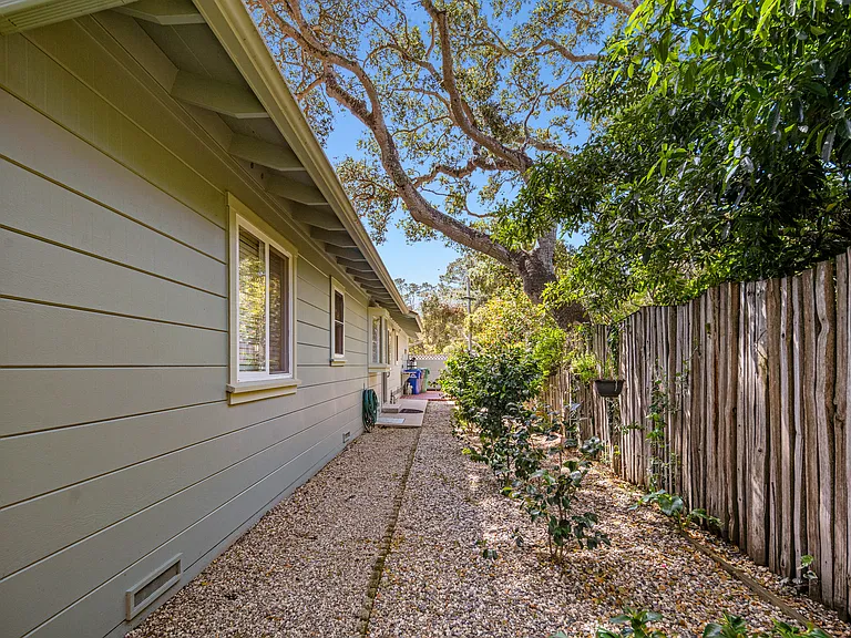 1087 Lariat Ln — Photo 33