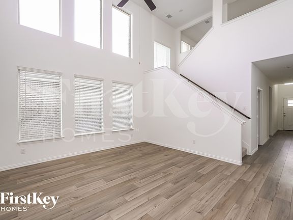 3rd image of 10049 Elkhorn Dr
