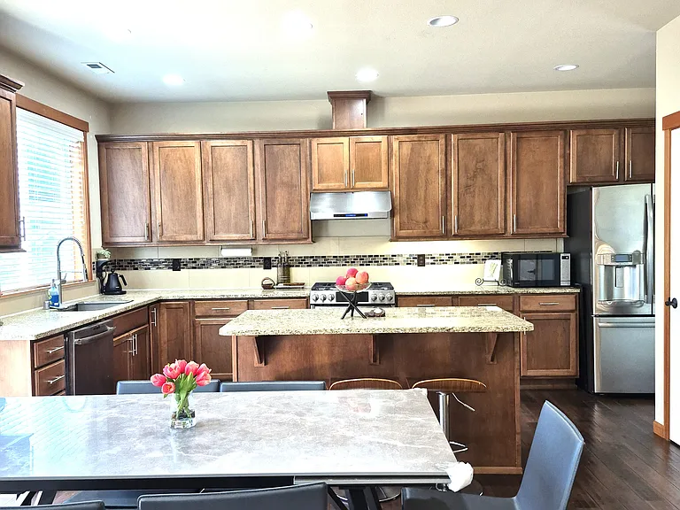 gourmet kitchen w/ abundant cabinets and pantry