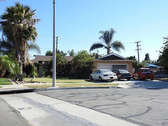 4th image of 2528 E Standish Ave