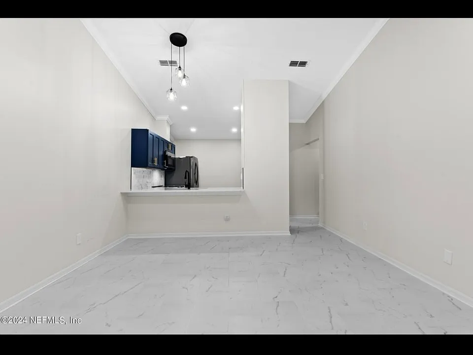 85 Debarry Ave #1092