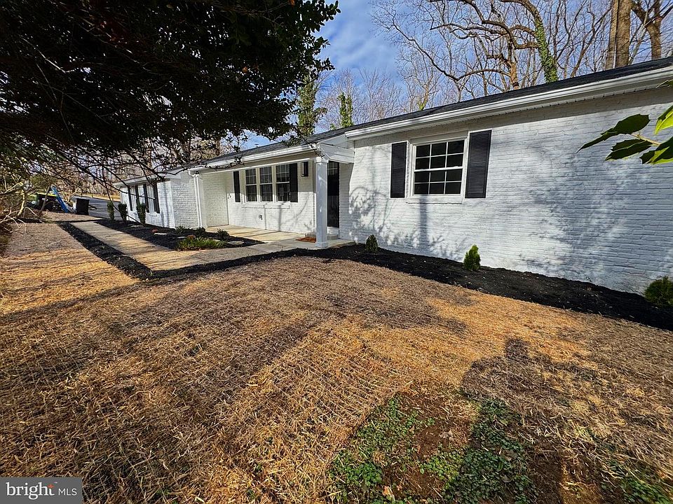 2nd image of 971 Stevens Ln