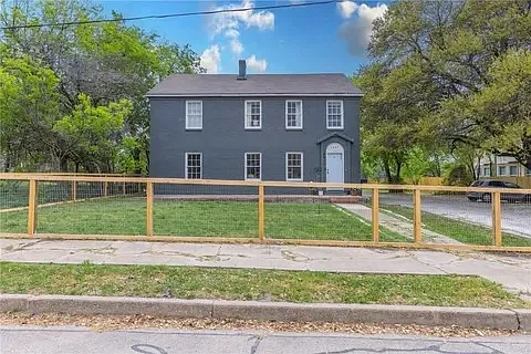 3 bed, 1200 sqft, $1,600 — Photo 2