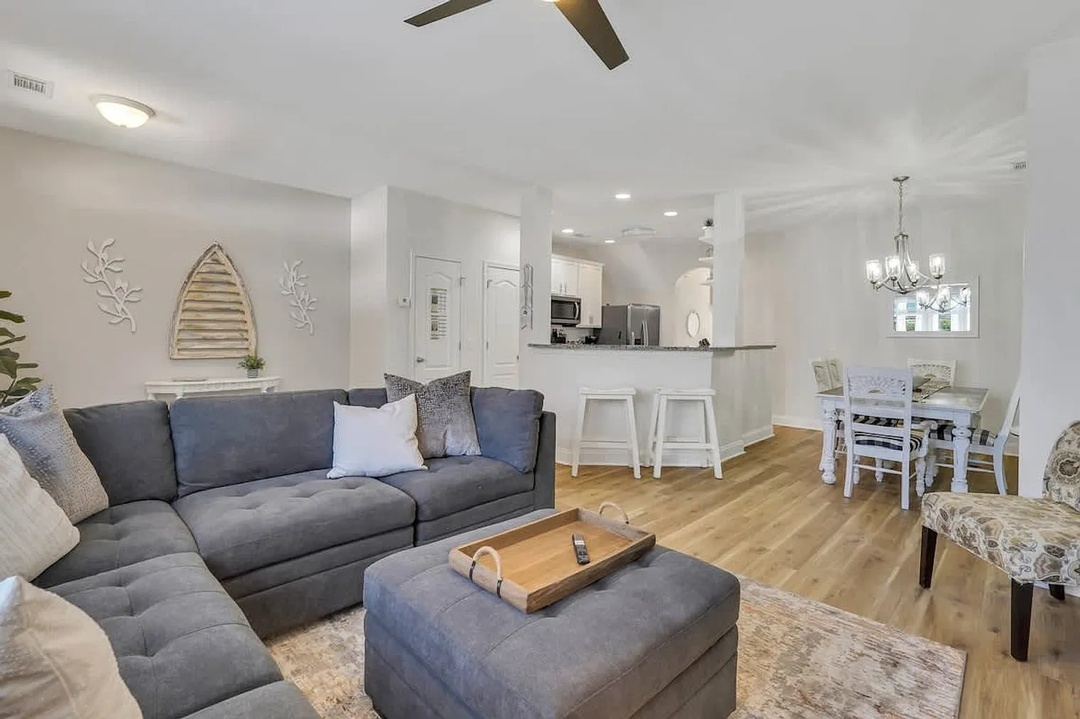 3 bed, 2.0 bath, 1797 sqft, $3,765 — Photo 4