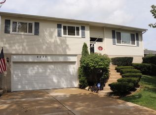 9030 Primrose Ln, Hickory Hills, IL