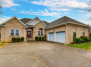 7900 Stonydale Ln, Louisville, KY 40220