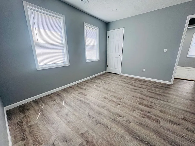 3237 Seymour Ave — Photo 9