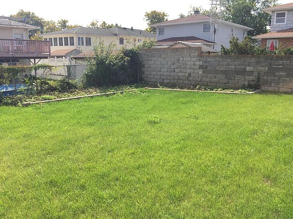4th image of 222 Maybury Ave